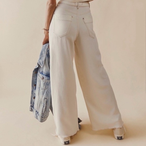 Free People We The Free Old West Slouchy Wide Leg Soft Jeans, Cream, size 27 - Picture 3 of 16
